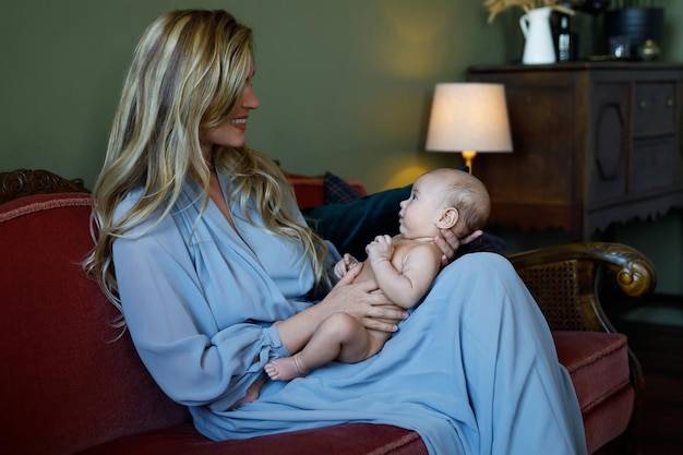 Do kiedy karmić niemowlę w nocy i co warto wiedzieć o odstawianiu nocnych posiłków?