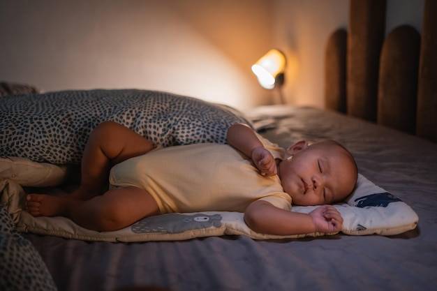 Jak odzwyczaić niemowlę od jedzenia w nocy bez stresu dla rodziny?