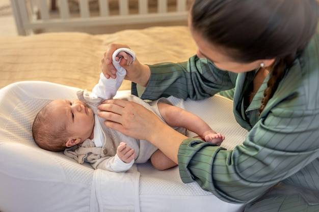 Opieka nad noworodkiem jak robić prawidłowo w pierwszych dniach życia dziecka